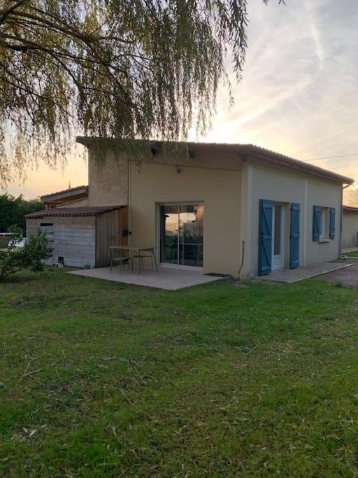 Sous Le Saule, Entre Et Ocean